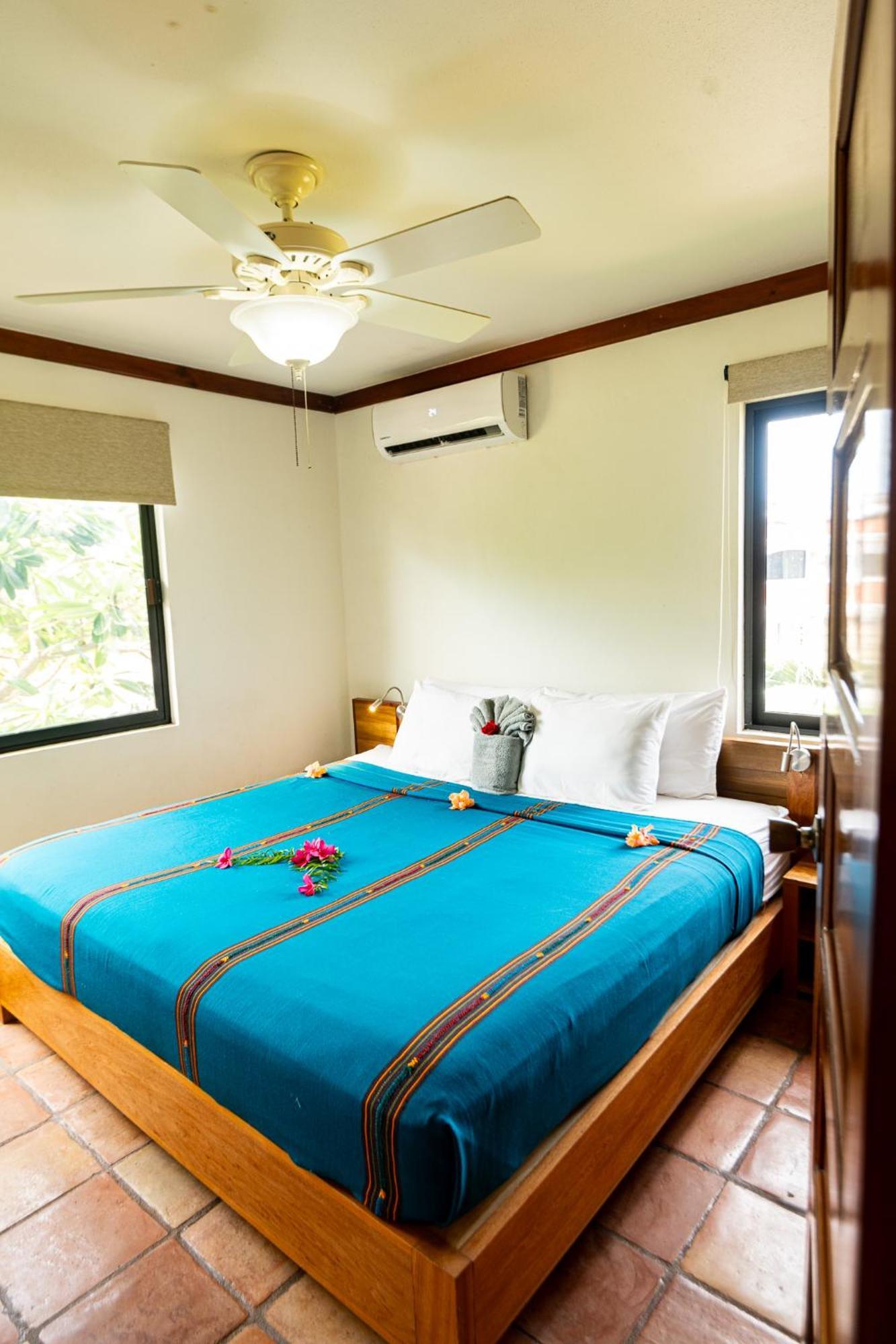 Isla Bonita Yacht Club Hotell San Pedro  Eksteriør bilde